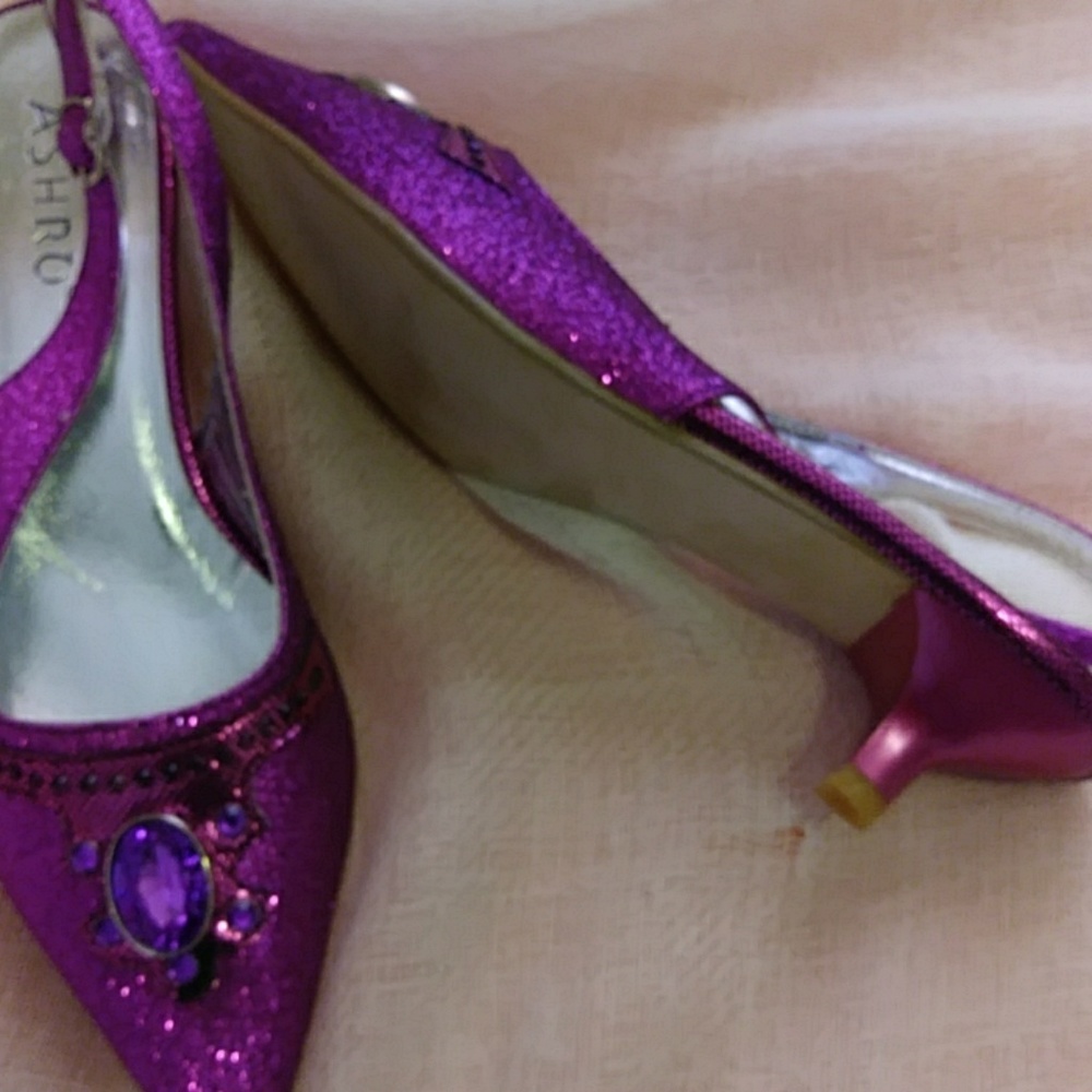 Shoes - Picture 2 of 4